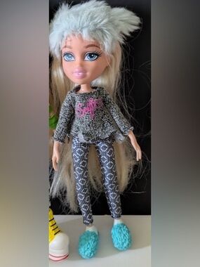 BRATZ DOLLS - CLOE VINTAGE DOLL